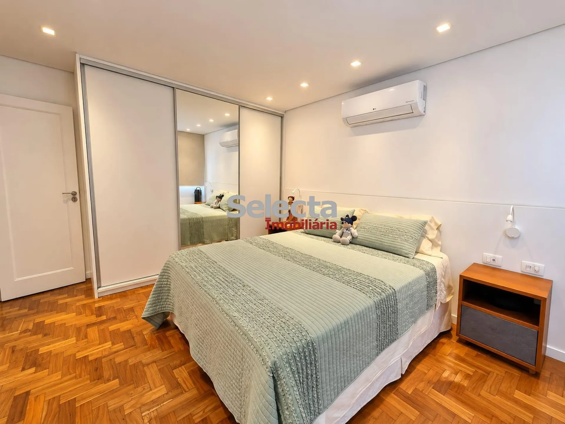 Квартира 100 м² с 3 спальнями и камином — photo 3
