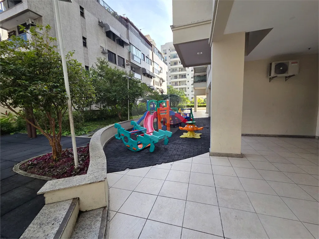 Duplex penthouse with 4 bedrooms and 3 parking spots — photo 51