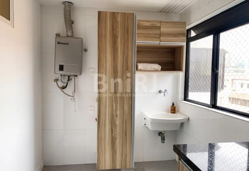 3-bedroom apartment in a building with a pool — photo 51