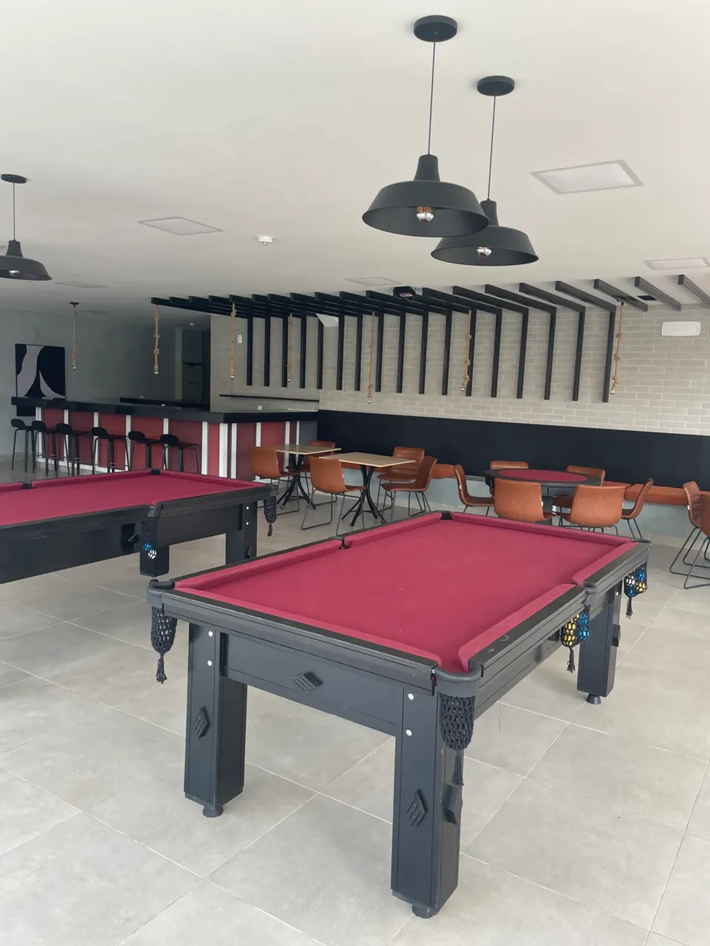 Apartamento de 2 quartos com piso de madeira ou laminado — photo 18