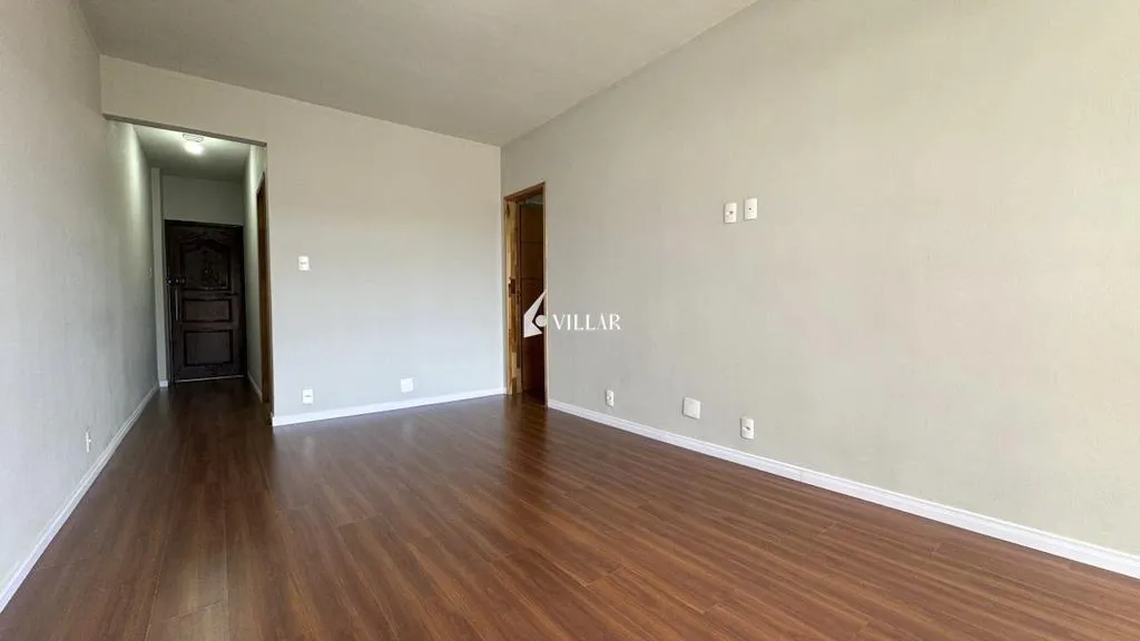 Wood or laminate floors in a 3-bedroom apartment, 80 m² — photo 13