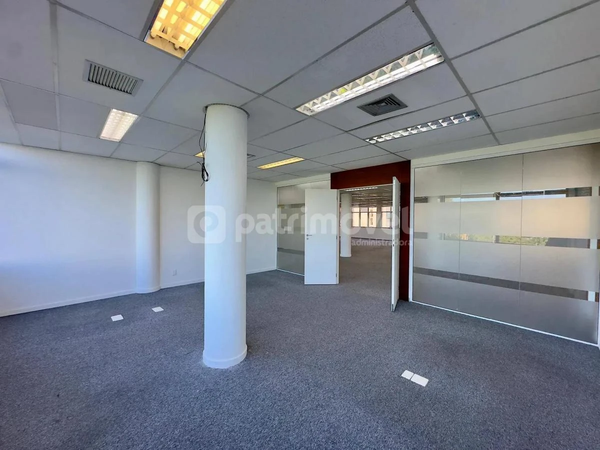 629 m² apartment with a separate kitchen and 3 bathrooms — photo 25