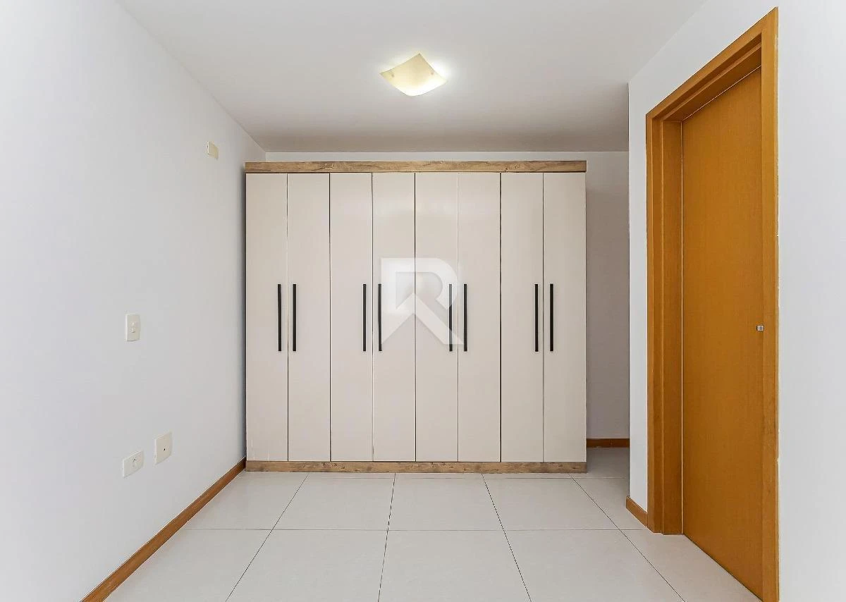 3-bedroom apartment in a building with a coworking space — photo 20