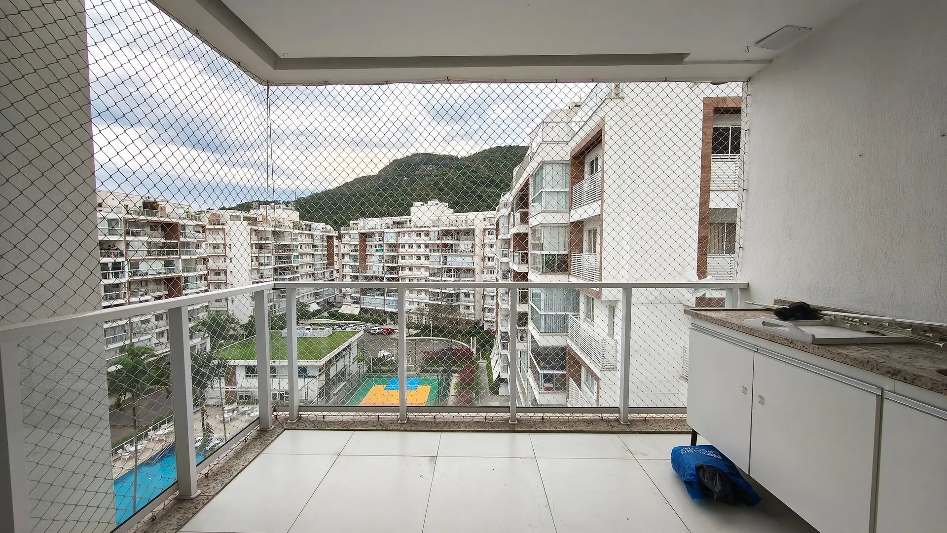 Unfurnished apartment with 2 bedrooms and 2 bathrooms — photo 26