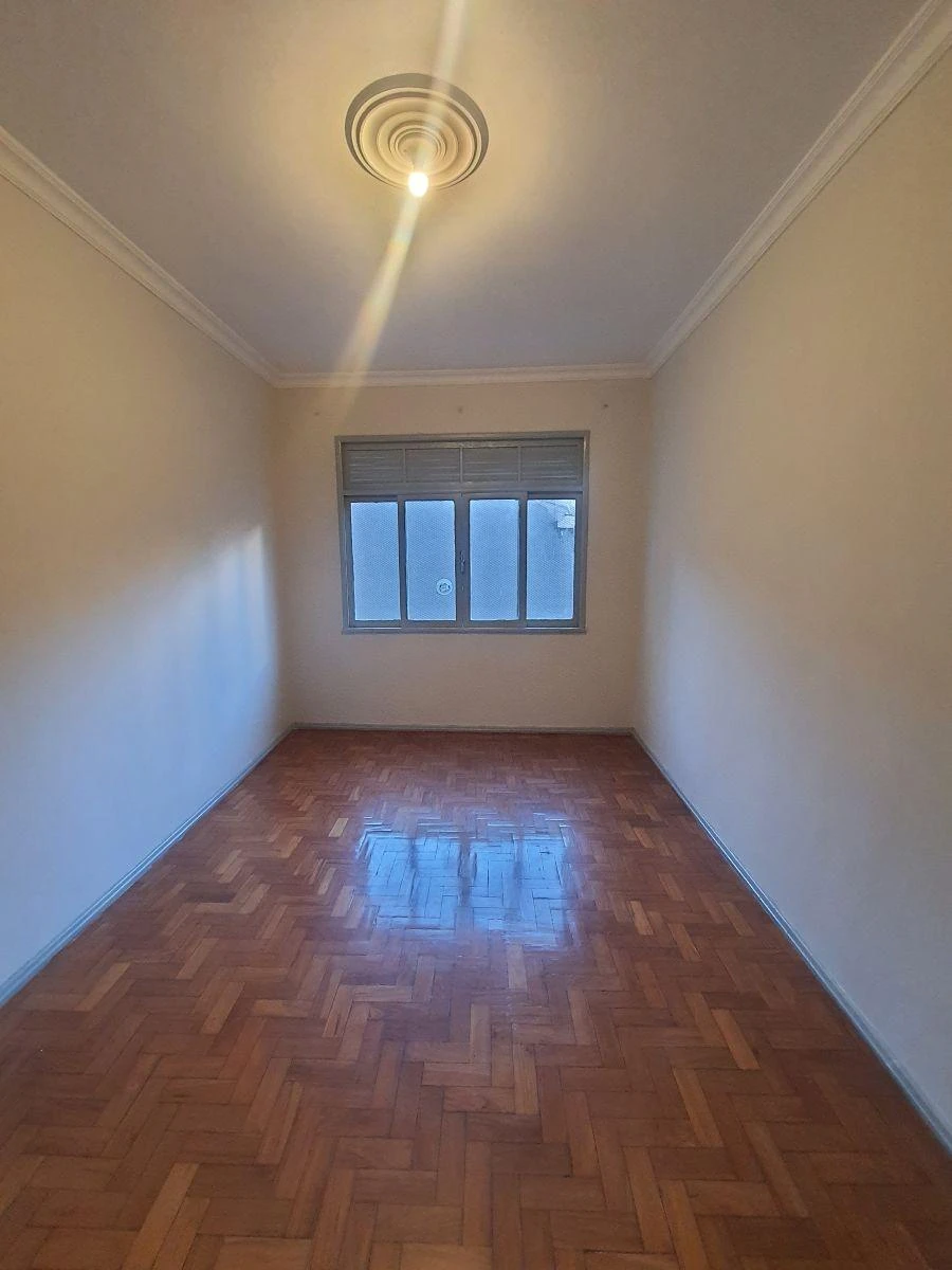 1-bedroom apartment with a glass shower enclosure — photo 12