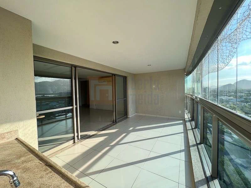 236 m² apartment with 4 en-suite bedrooms and gourmet balcony — photo 3