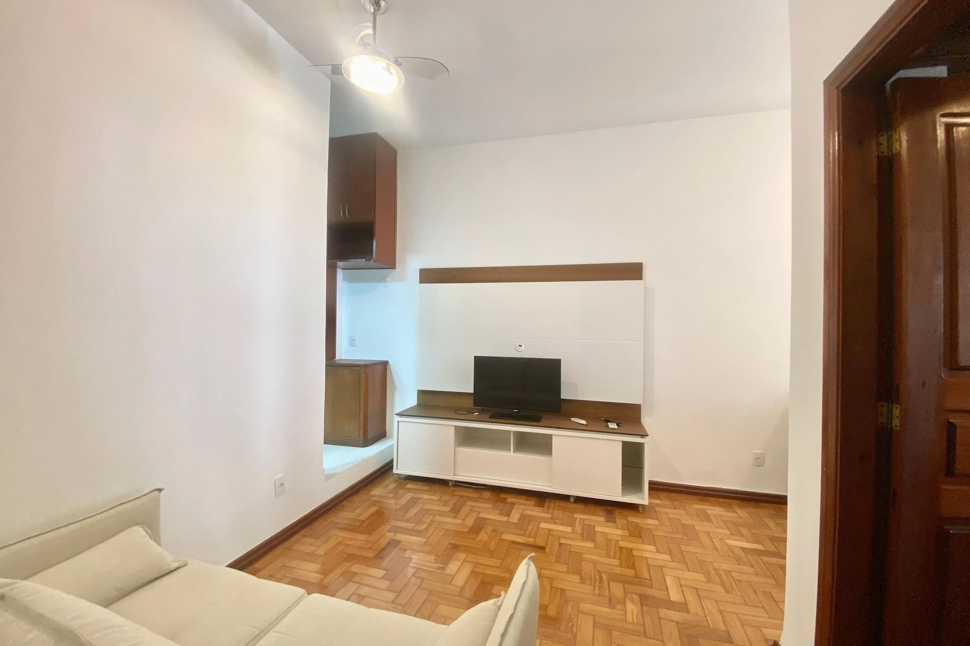 Квартира з 1 спальнею та 1 ванною без паркування — photo 13