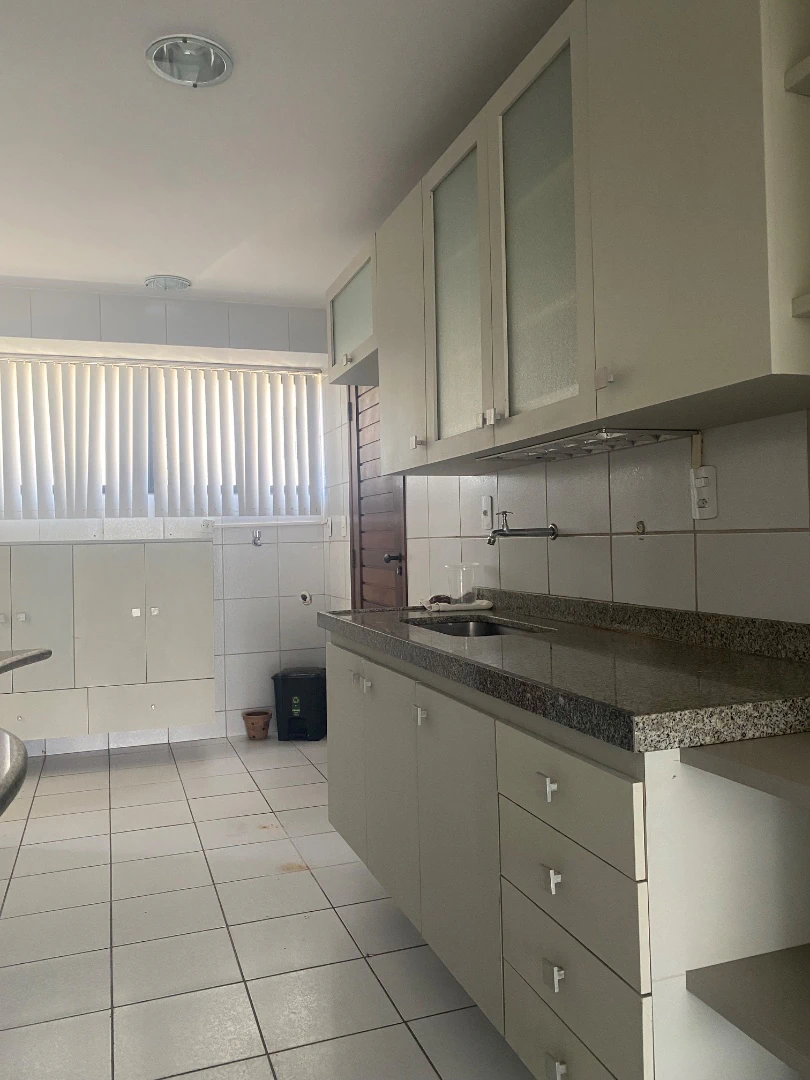 3-bedroom apartment with a separate kitchen — photo 9