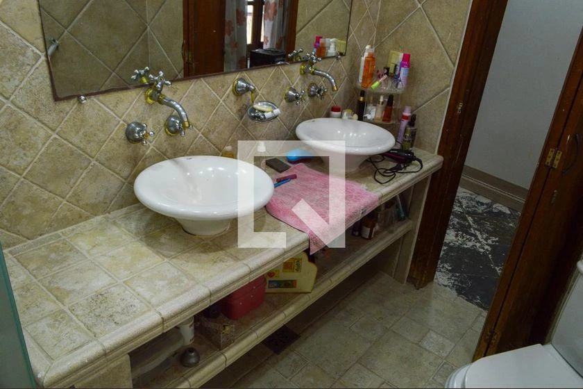 4-bedroom house with a park view — photo 20