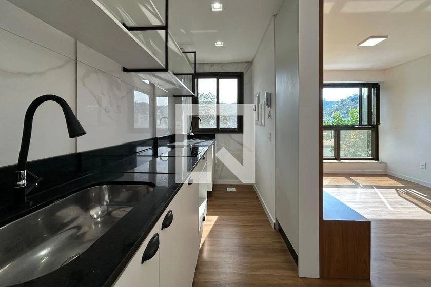 Furnished apartment, 64 m², with floor-to-ceiling windows — photo 5
