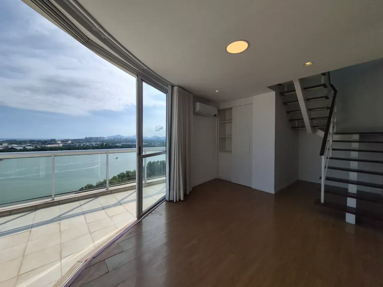 Duplex with 225 m², 3 bedrooms, and open-plan kitchen — photo 30