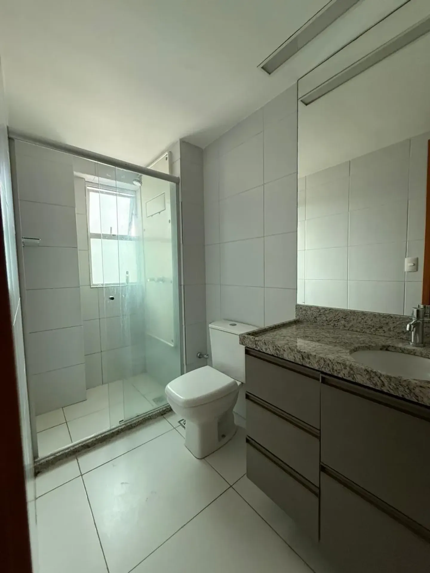 4-bedroom apartment with a glass-enclosed balcony — photo 9