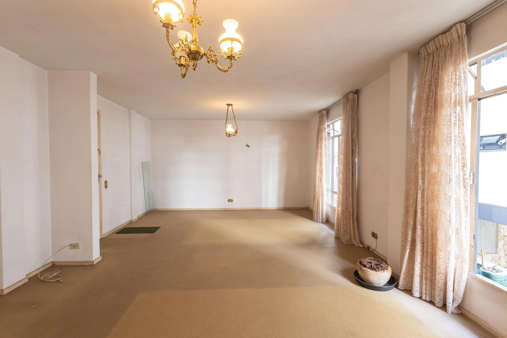 2-bedroom apartment with 3 bathrooms and 2 parking spots