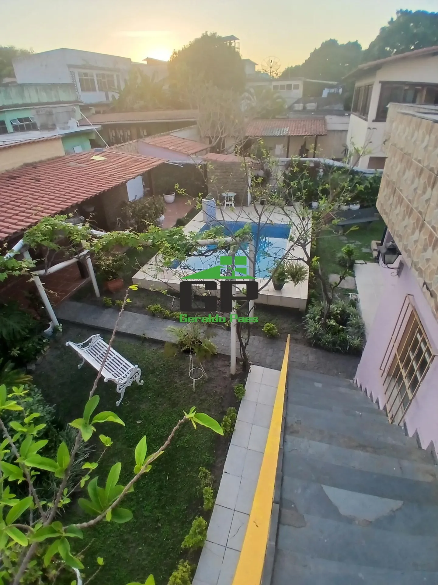 Casa de 349 m² com varanda gourmet e jardim — photo 9