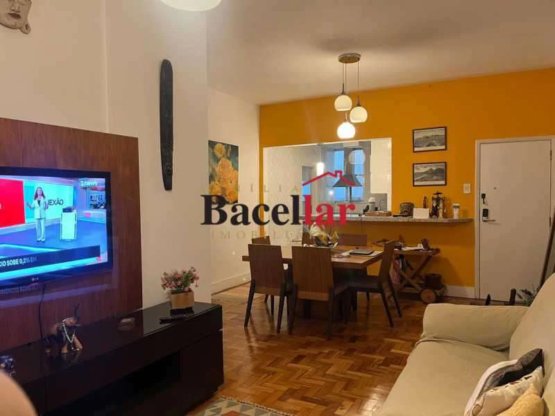 Furnished 3-bedroom apartment with open-plan kitchen