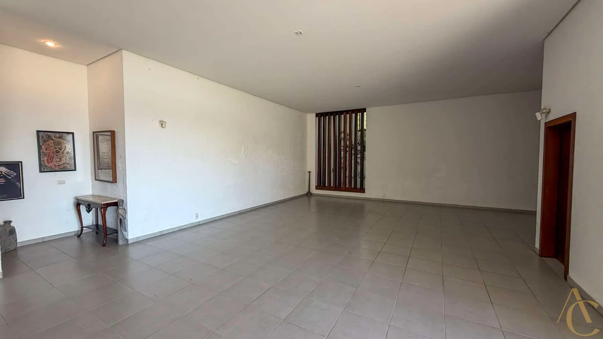 Furnished house, 689 m², with a grill on the balcony — photo 79