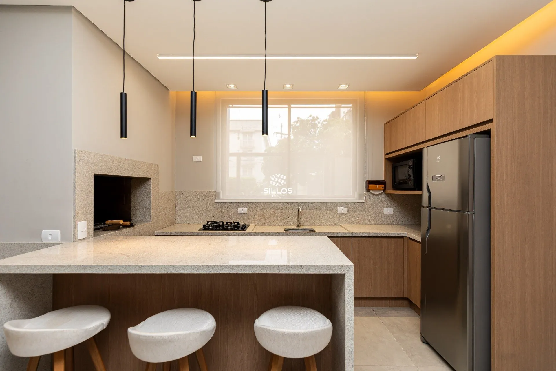 One-bedroom apartment with a washing machine — photo 17