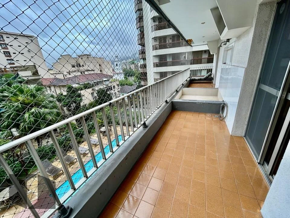 Washing machine in a 4-bedroom apartment, 167 m² — photo 13