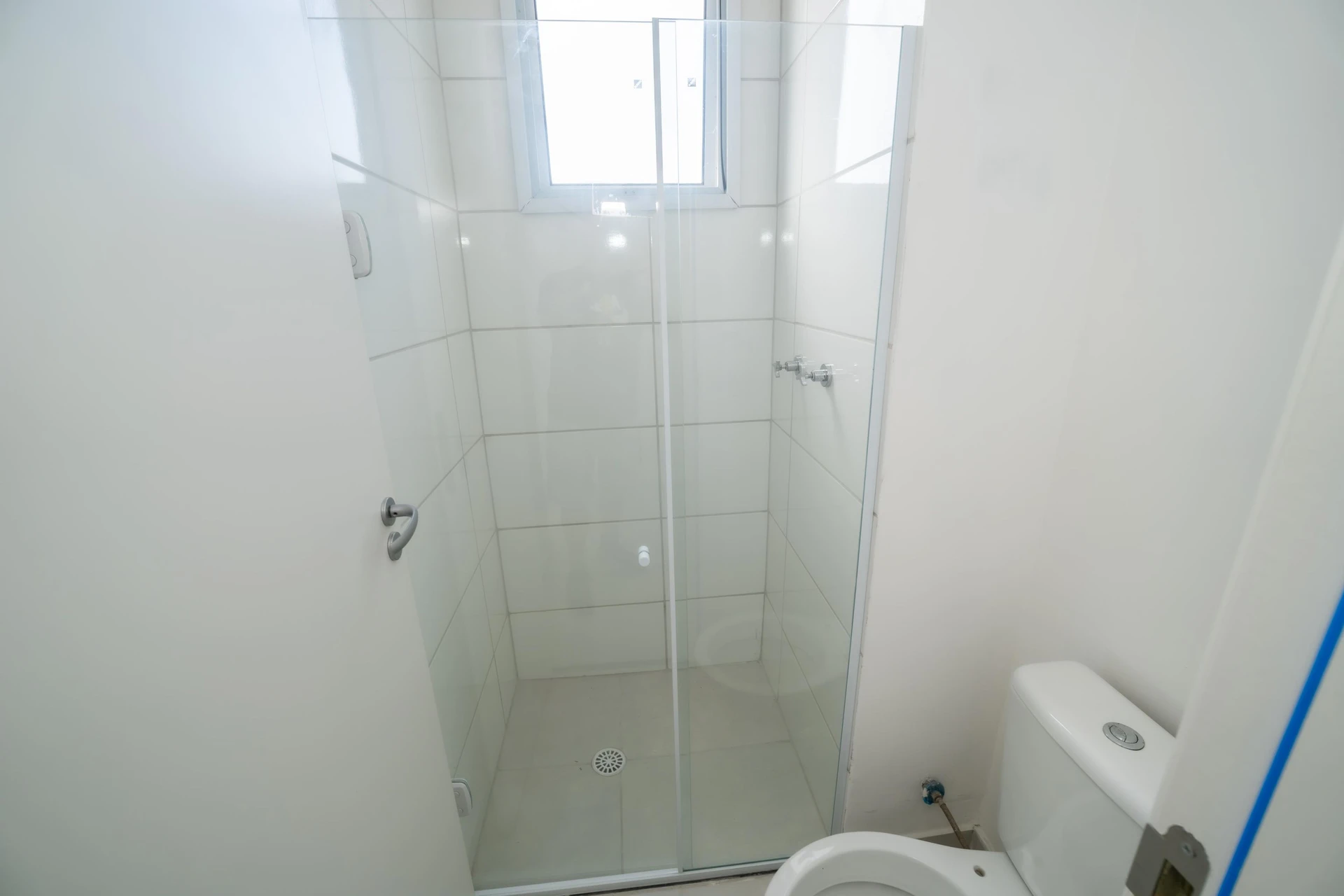 2-bedroom apartment in a building with a gym — photo 30