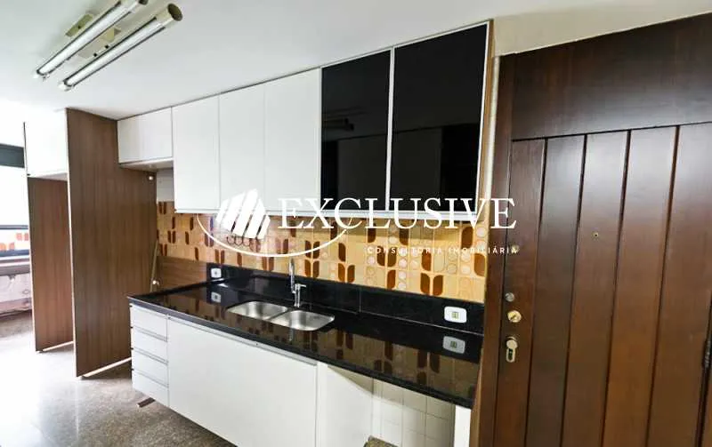 Residential apartment with 4 bedrooms and enclosed balcony — photo 26