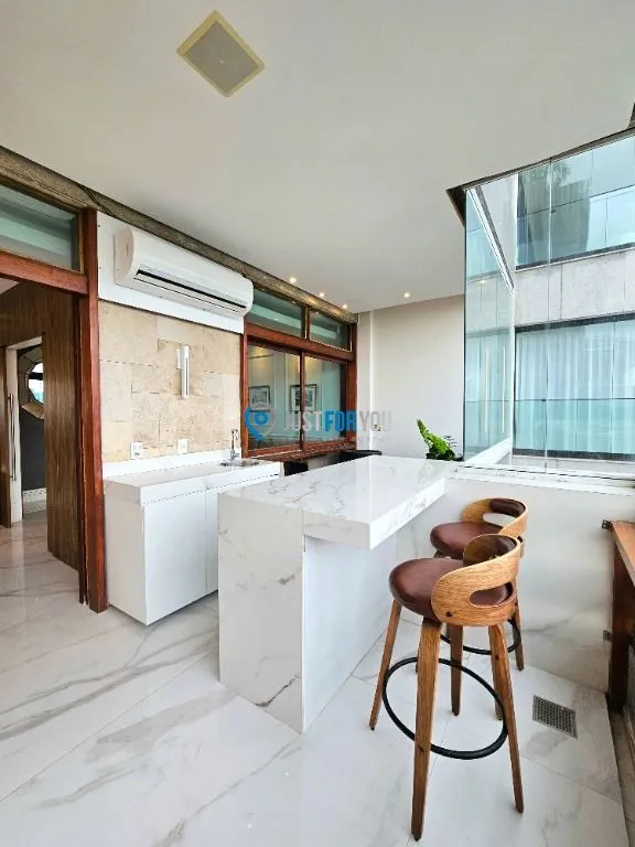 Floor-to-ceiling windows in a 3-bedroom apartment, 250 m² — photo 10