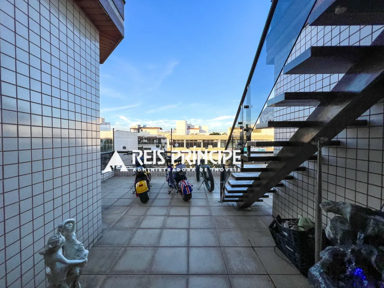 Furnished apartment with 5 bedrooms and a balcony — photo 5