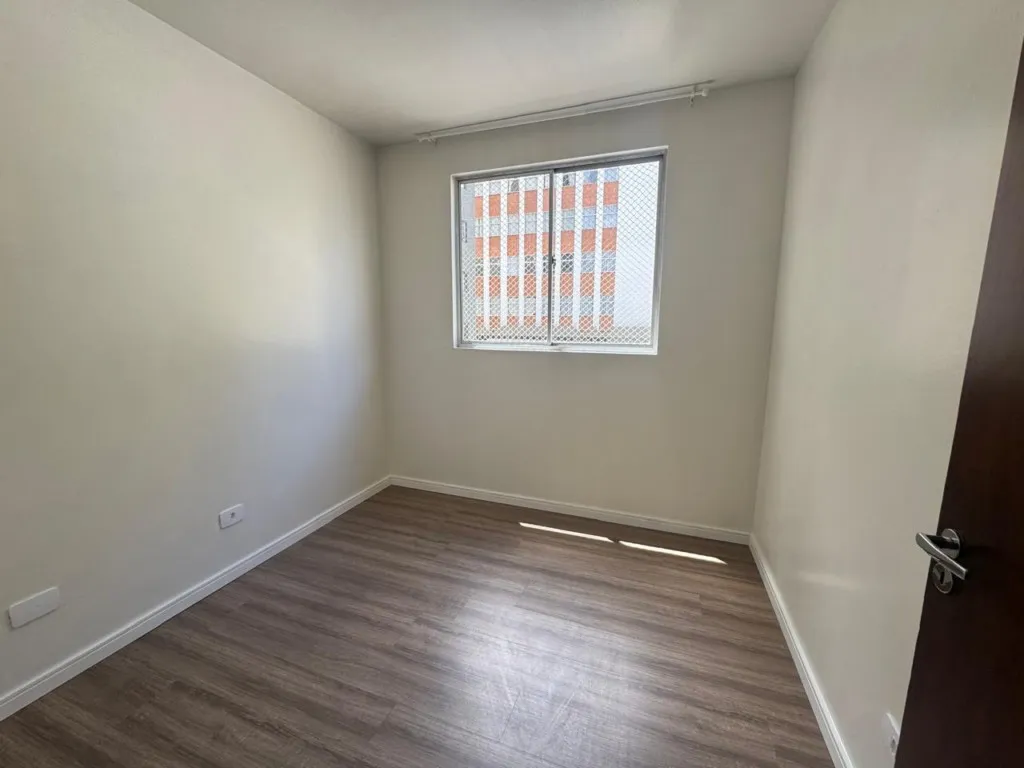 Wood or laminate floors in a 3-bedroom apartment, 64 m² — photo 6