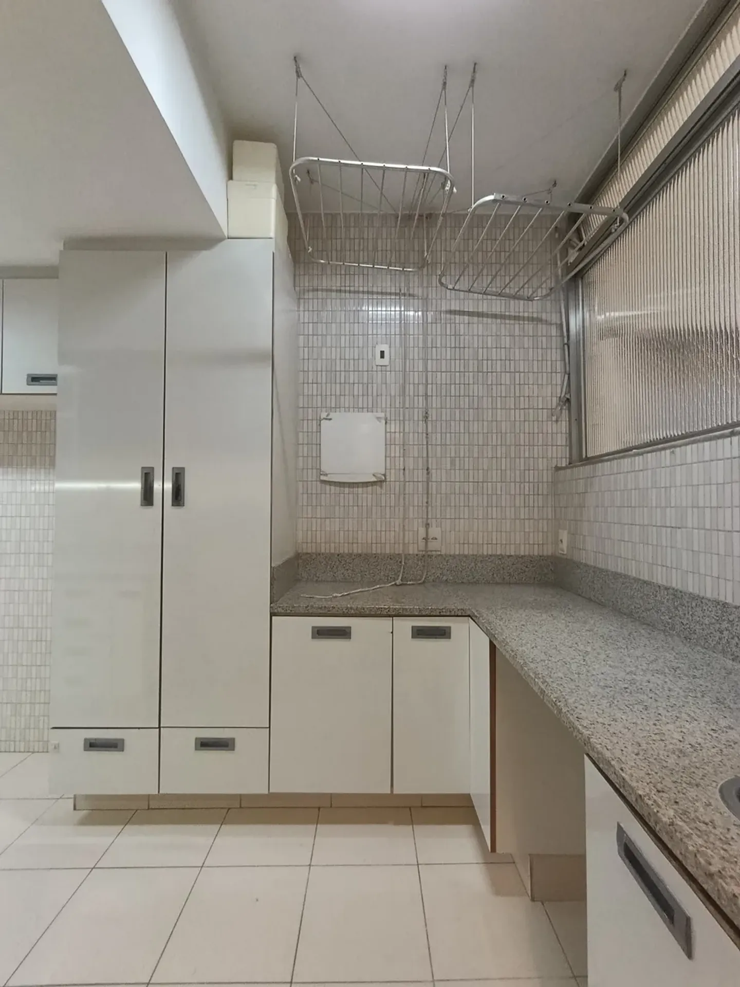 Unfurnished apartment with 3 bedrooms and 1 bathroom — photo 38