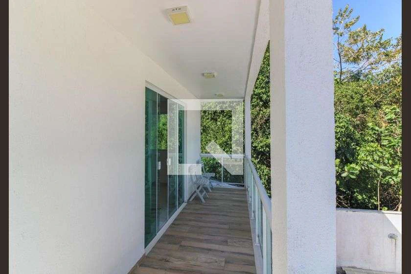 Condominium house with 5 bedrooms and 4 bathrooms — photo 16