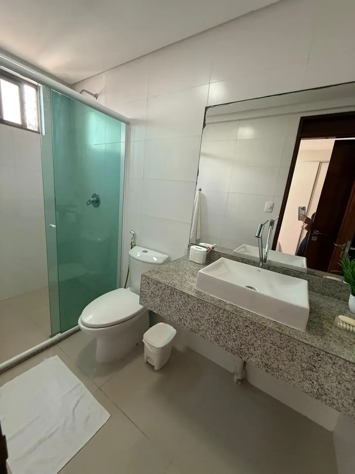 Furnished 175 m² apartment with 3 en-suite bedrooms — photo 5
