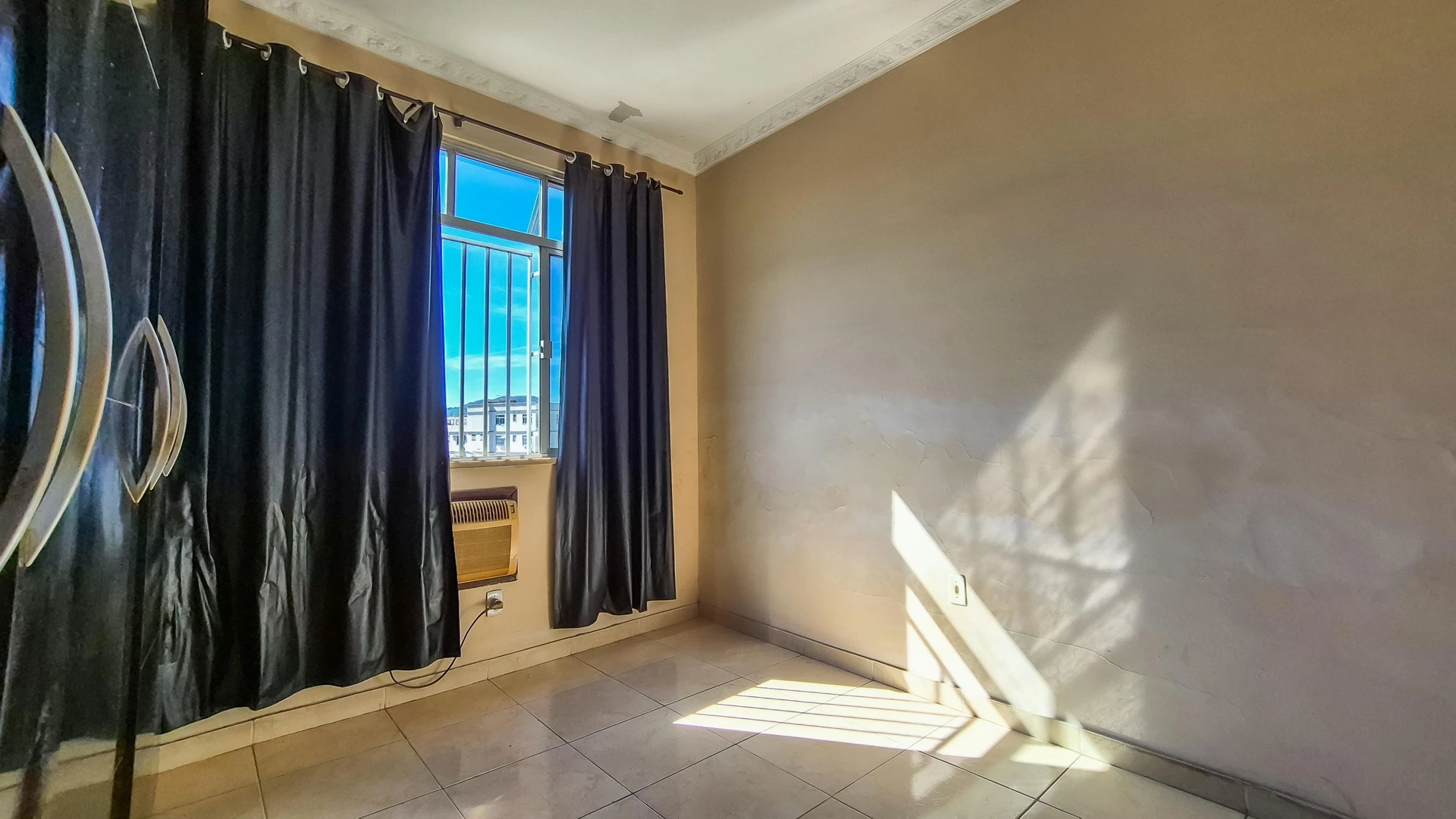 Furnished 2-bedroom apartment with 1 bathroom — photo 17