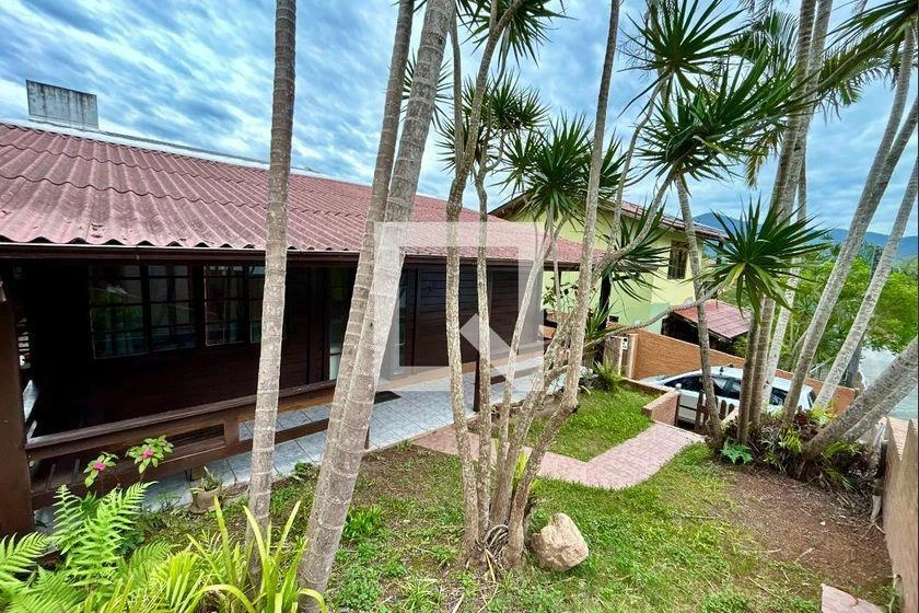 Balcony with a grill in a 3-bedroom house, 100 m² — photo 10