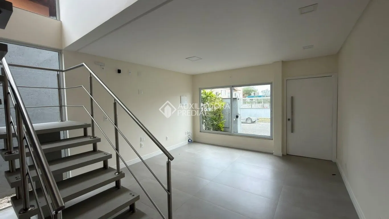 Balcony with a grill in a 4-bedroom house, 120 m² — photo 21