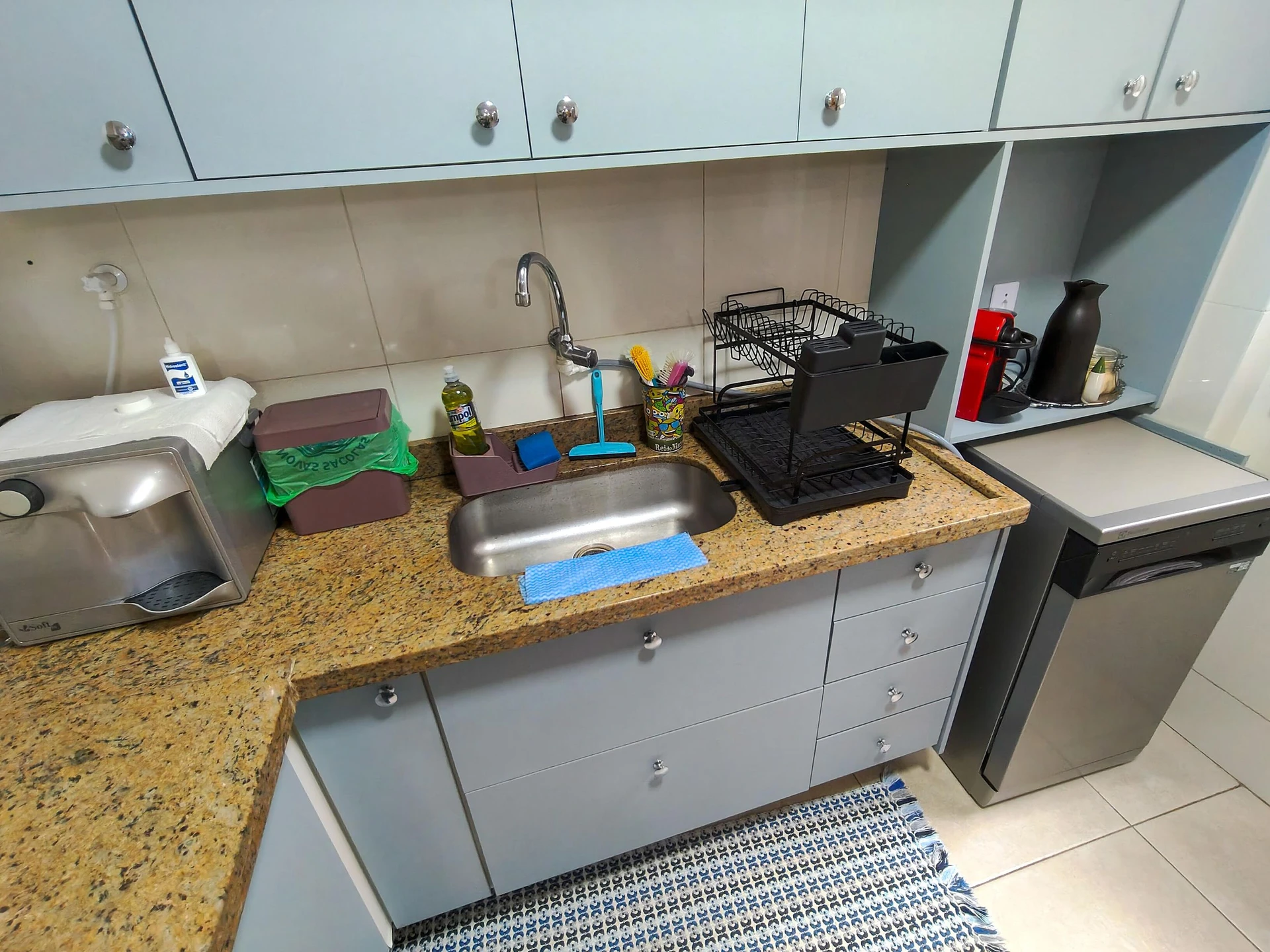 3-bedroom apartment with a mountain view in Rio de Janeiro — photo 18