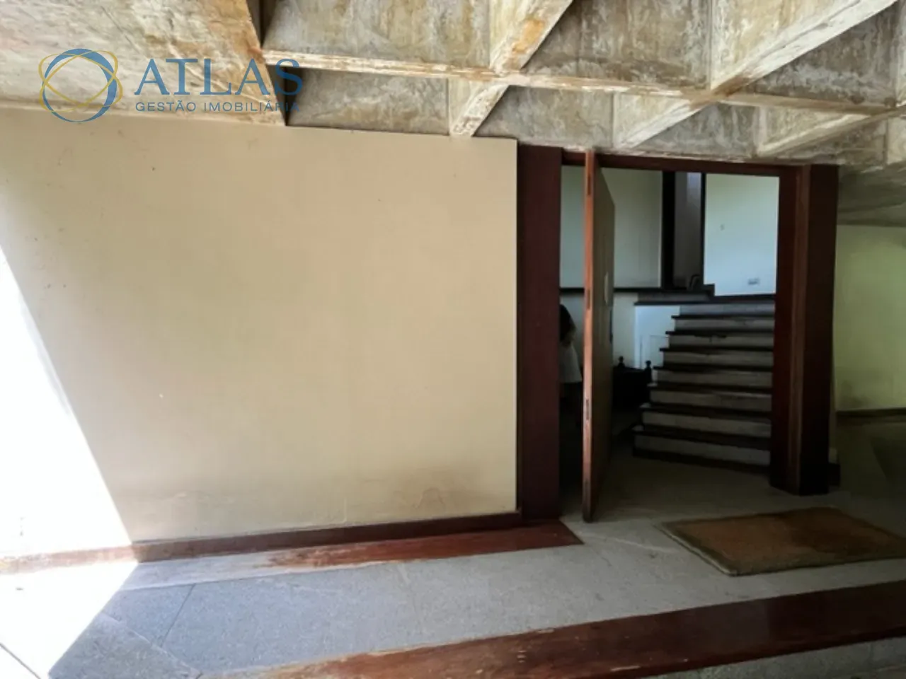 Будинок без меблів з 5 спальнями і 5 ванними, 903 м² — photo 2