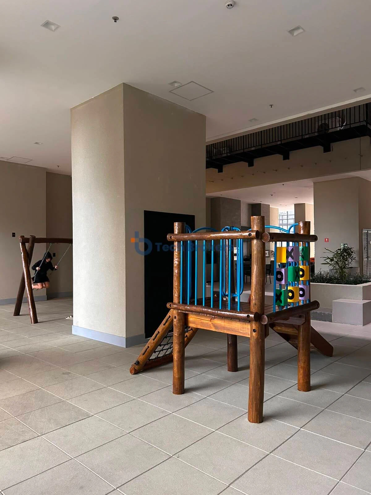 2-bedroom apartment with a glass-enclosed balcony — photo 9