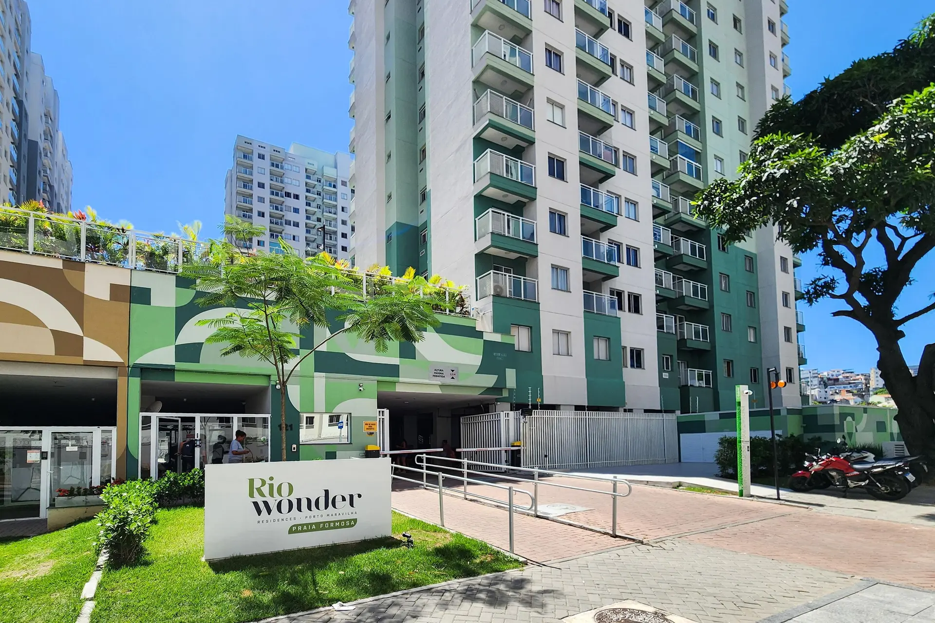 Apartamento mobiliado com cozinha integrada e varanda — photo 47
