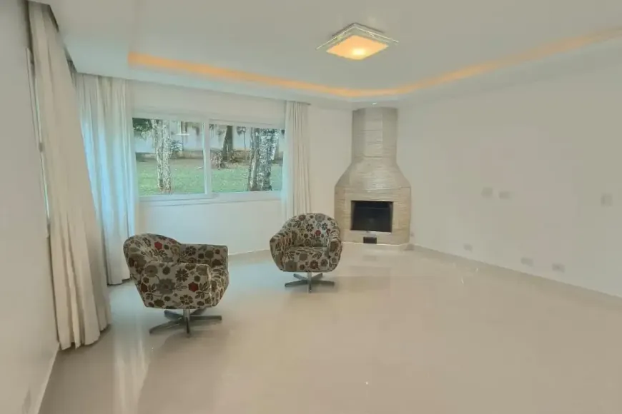 Furnished apartment with 5 bedrooms and 3 bathrooms — photo 13