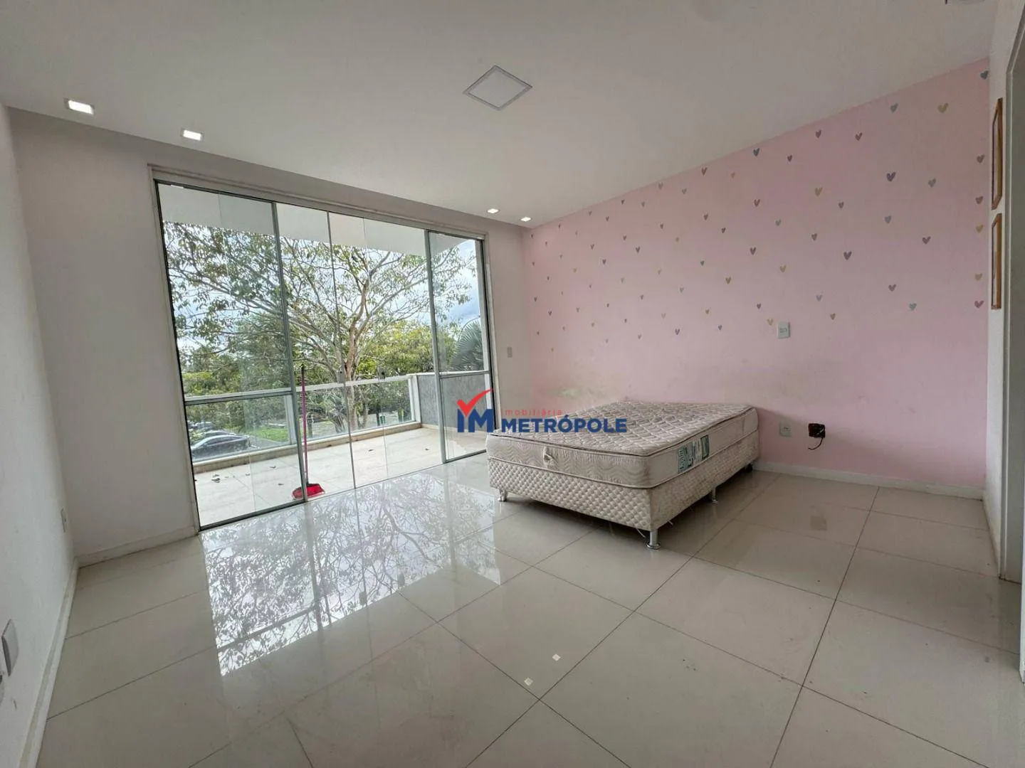 5 quartos e janelas do piso ao teto: casa de 600 m² — photo 22