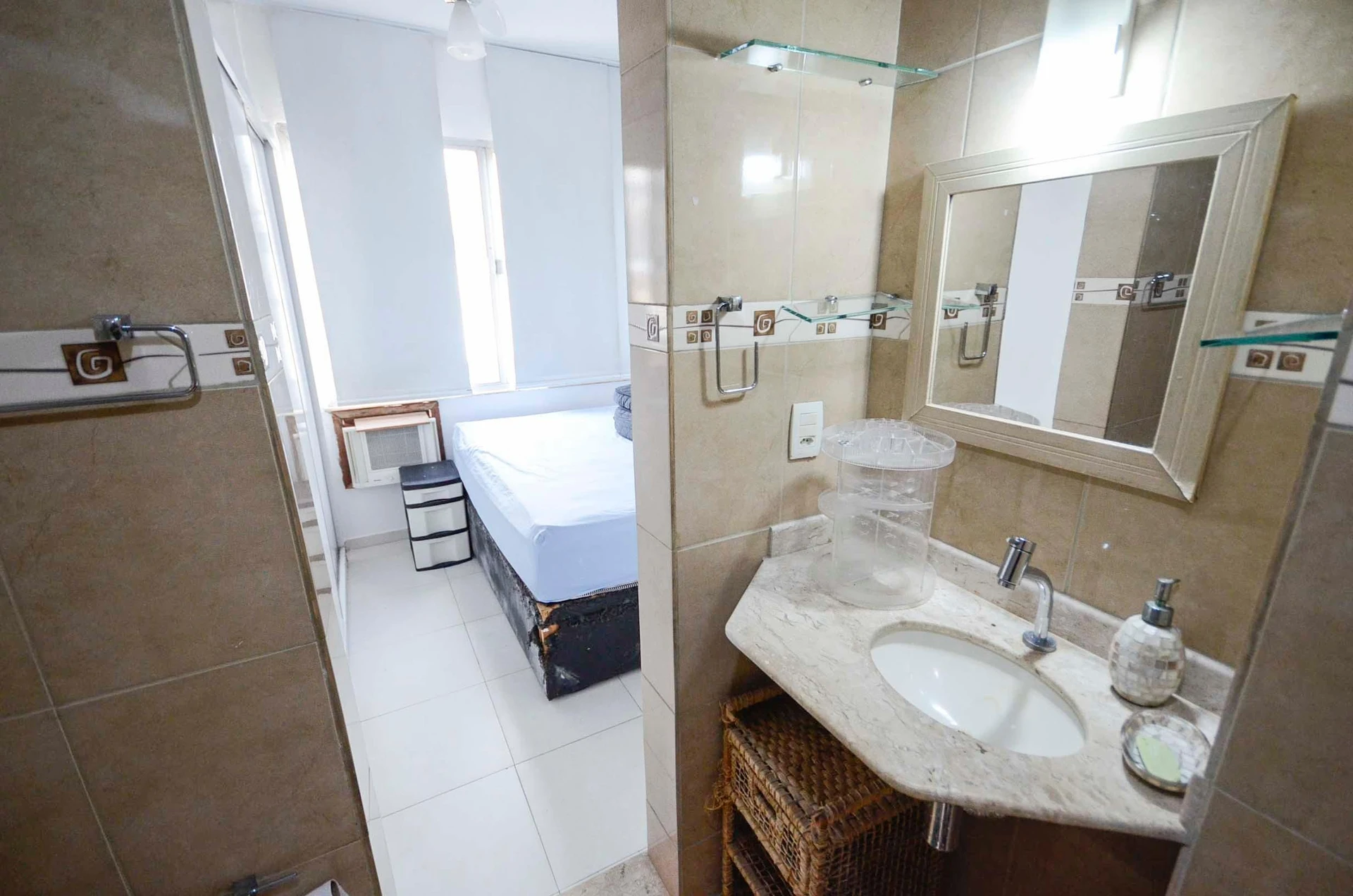 Furnished apartment, 65 m², with a jacuzzi — photo 22