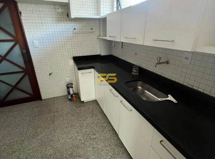 190 m² apartment with 4 bedrooms and a balcony — photo 6
