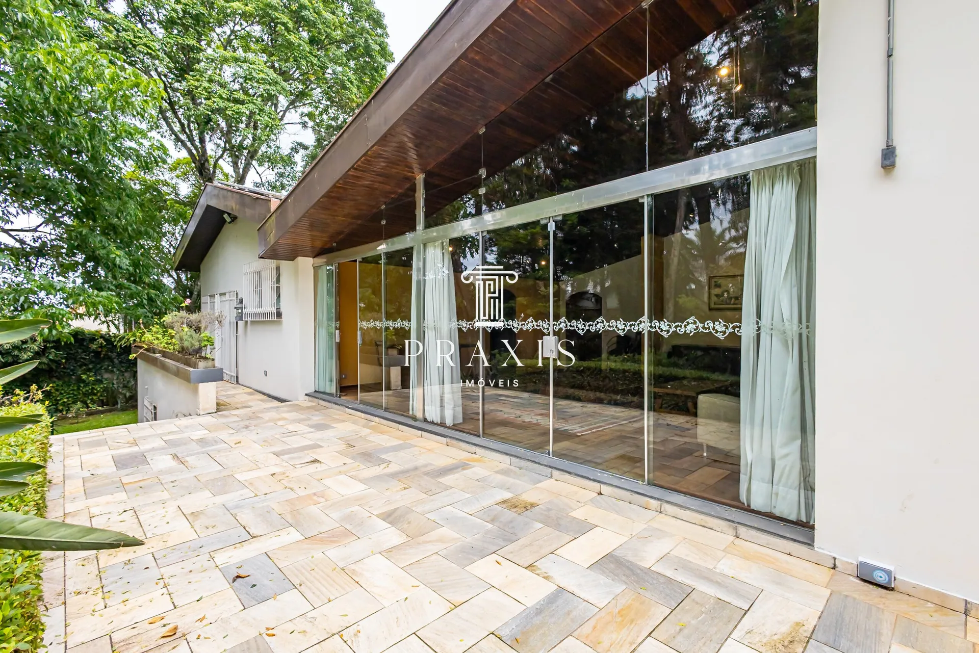House with 4 bedrooms, 445 m² and fitted kitchen — photo 47