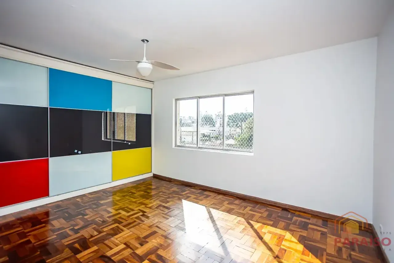 202 m² apartment with 3 bedrooms and a balcony — photo 17
