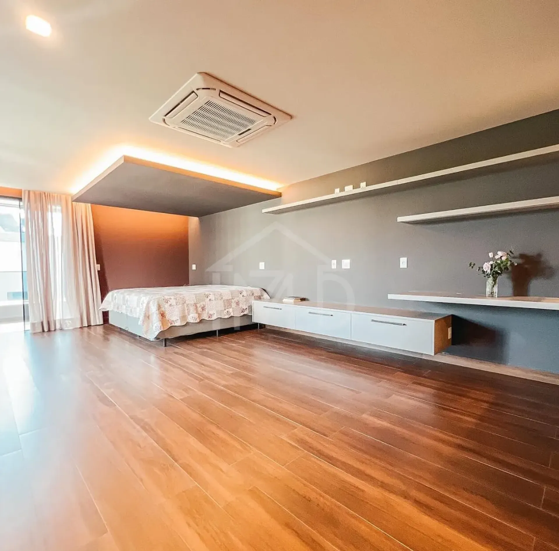Casa com 5 quartos e 750 m² com área de piscina — photo 8