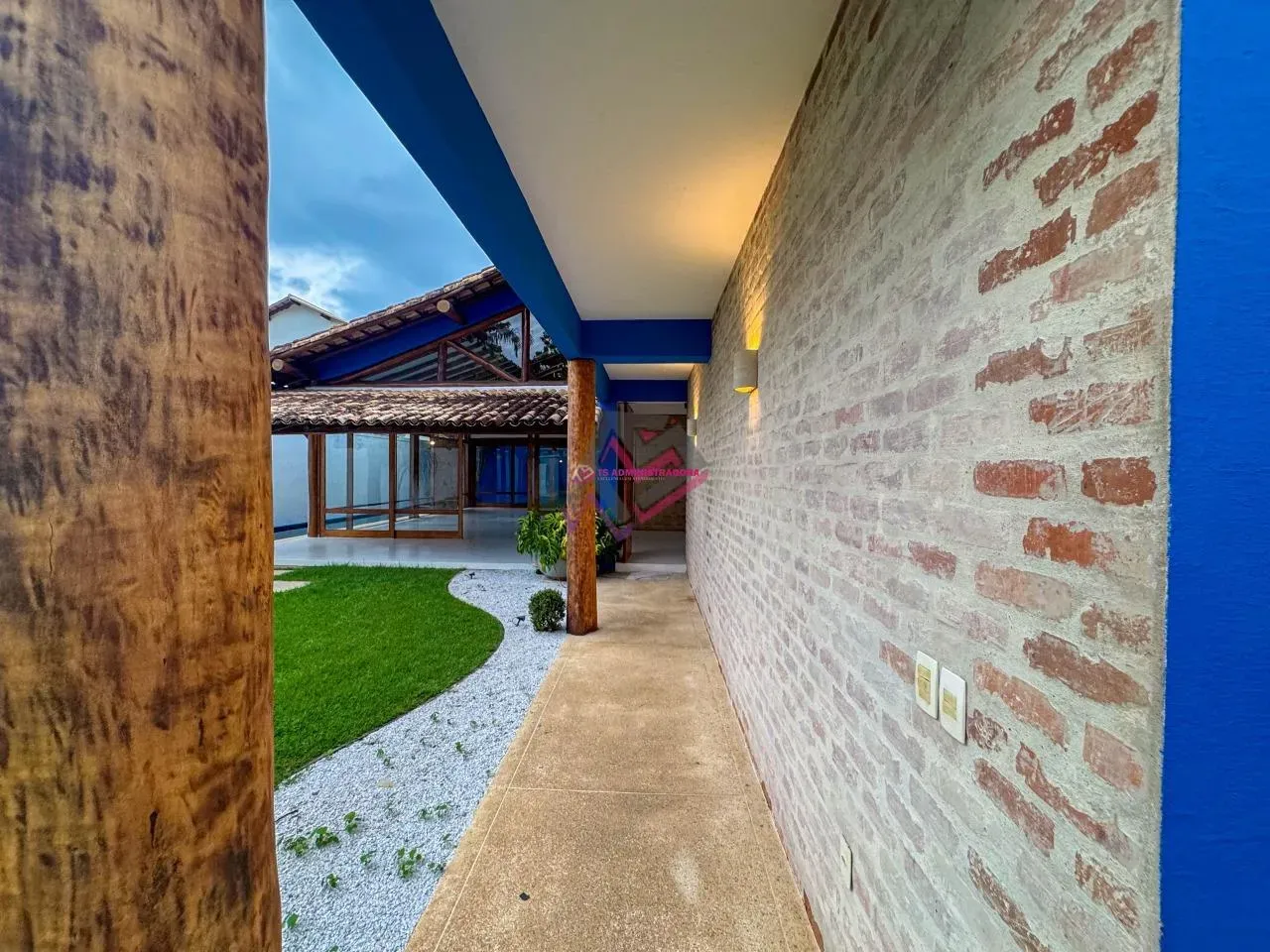 600 m² house with 4 bedrooms and a closed kitchen — photo 24
