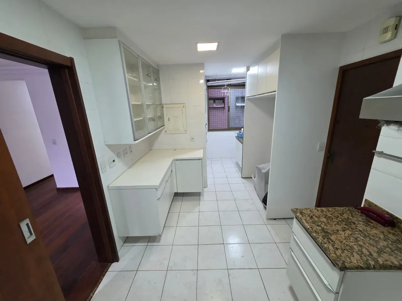 3-bedroom apartment with a bathtub — photo 8