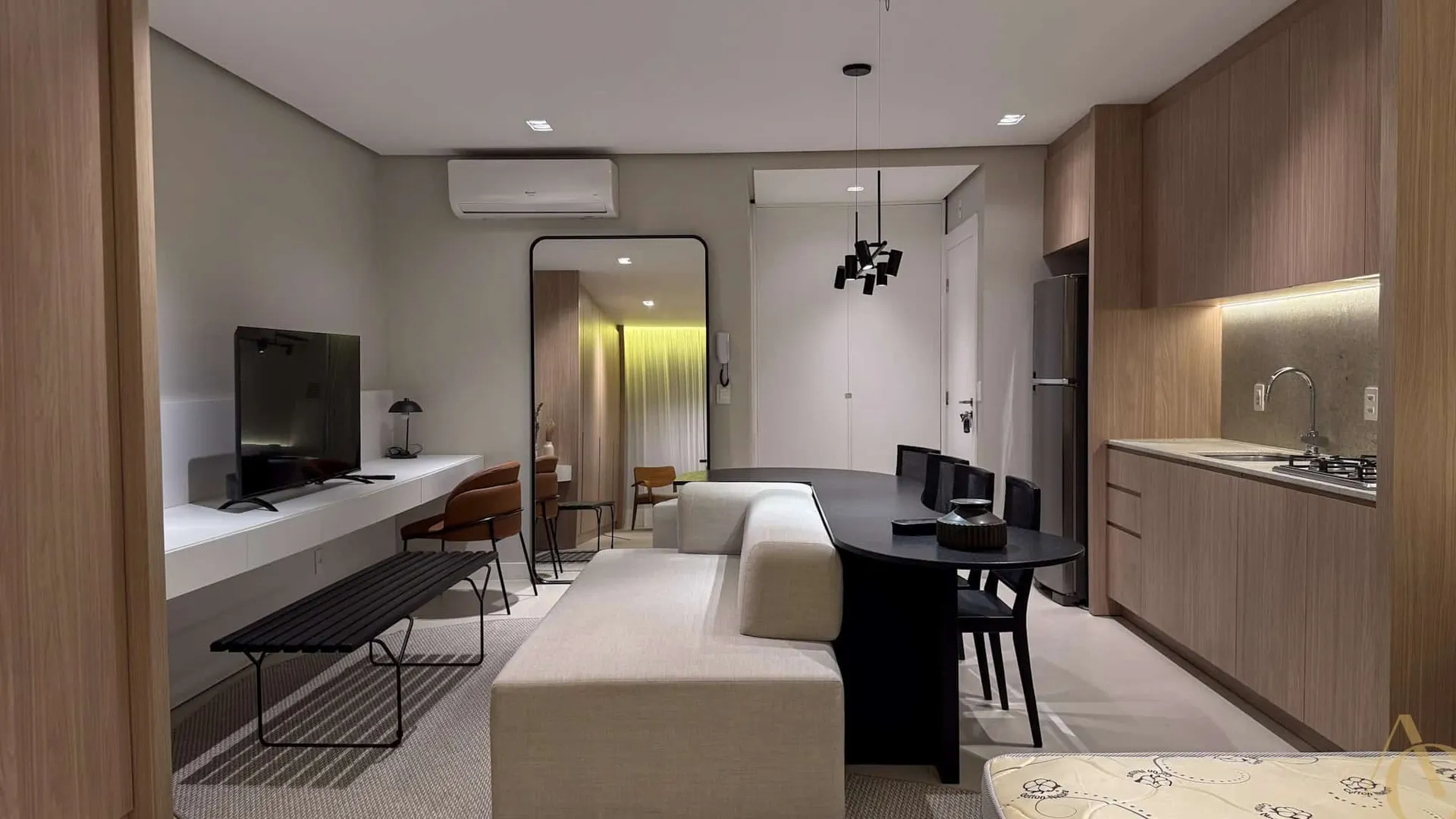 Furnished studio with integrated kitchen and 1 bathroom — photo 40