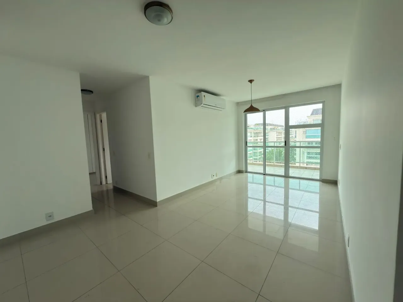 3-bedroom apartment in a building with a gym — photo 5