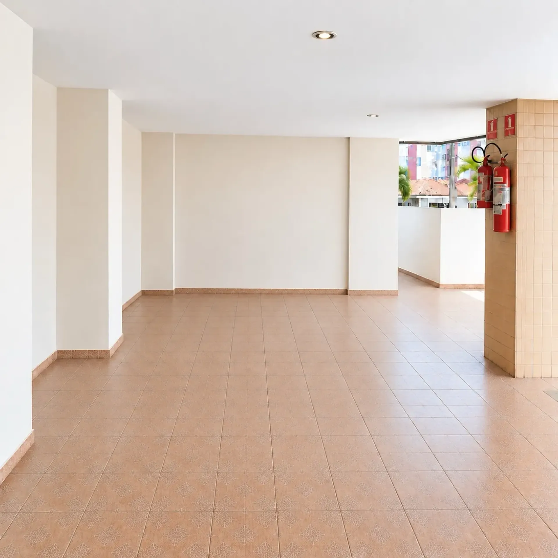3-bedroom apartment with a washing machine — photo 14