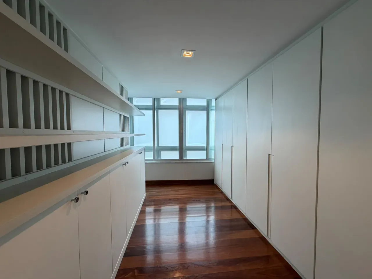 Apartamento de 465 m² com vista para a água e banheira — photo 8